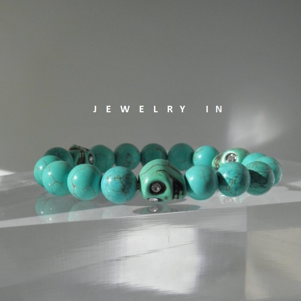 New turquoise & turquoise crystal eyes skull heard bracelet
